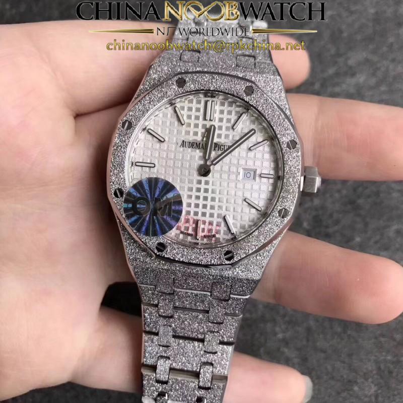 Replica Audemars Piguet Royal Oak Frosted Gold Quartz 33MM 67653 OM Stainless Steel Silver Dial Swiss 3132